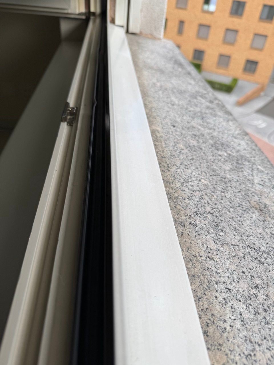 Fenster rahmen nach Morozovs Reinigung