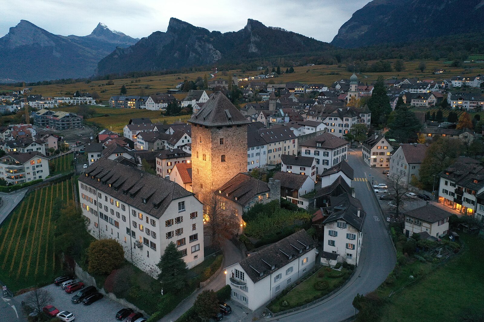 Maienfeld CC BY-SA 2.0 (Attribution-ShareAlike 2.0) Orlando Mugwyler