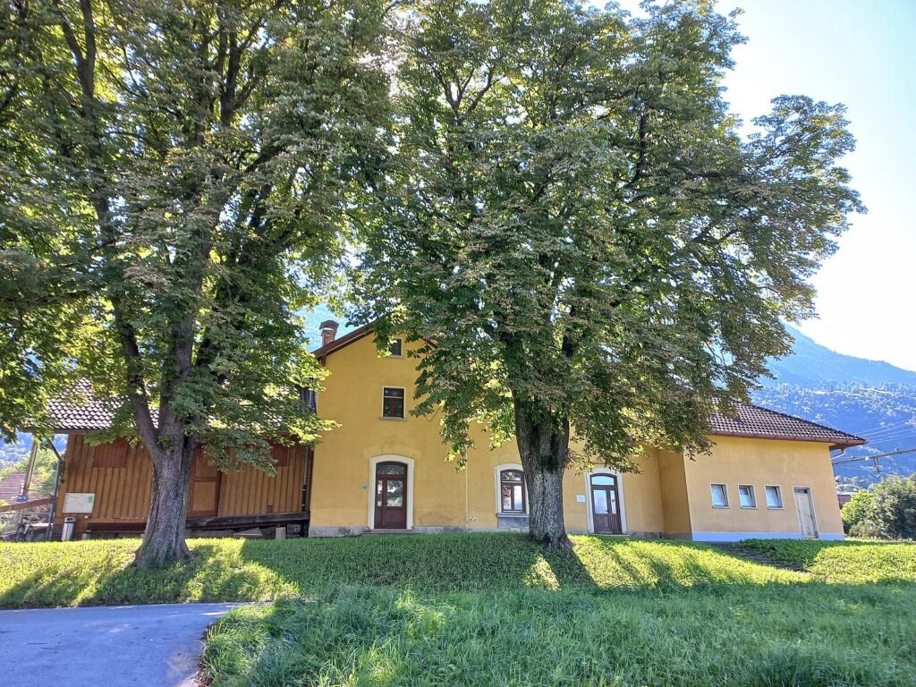 Nendeln CC BY-SA 2.0 (Attribution-ShareAlike 2.0) Asurnipal