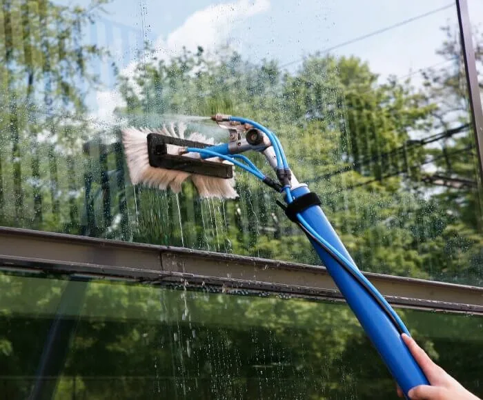 Osmose-Technik: Effiziente Glas- und Fassadenreinigung für Ostschweiz & Liechtenstein 5 Osmose-Technik Fensterreinigung